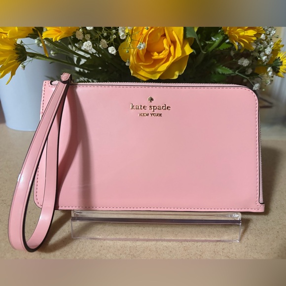 kate spade Handbags - Kate Spade Lucy Medium L-Shaped Blush Pink Patent Wristlet Clutch in Tea Rose